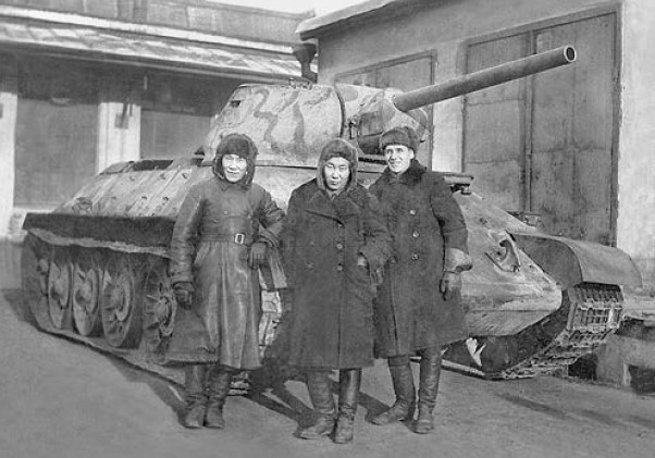 У танка 1942. С.262
